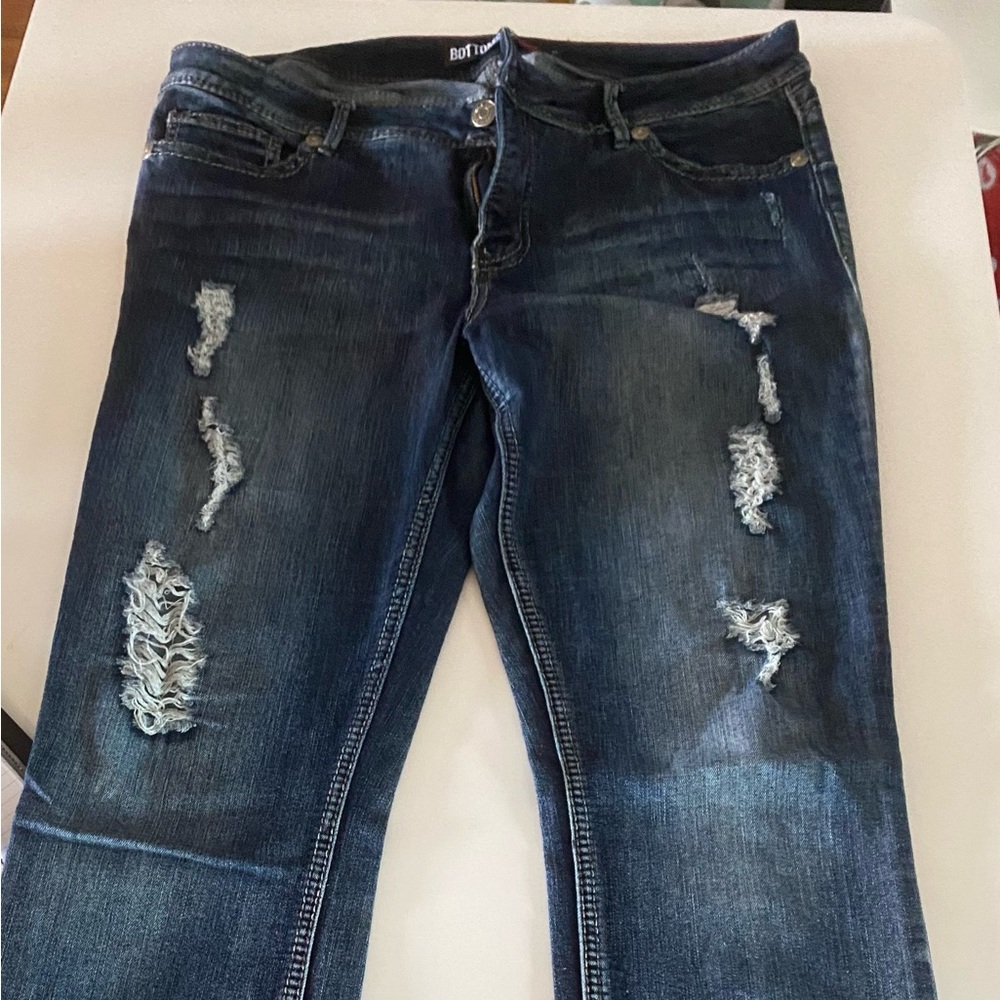 Sz 33 ripped faded jeans